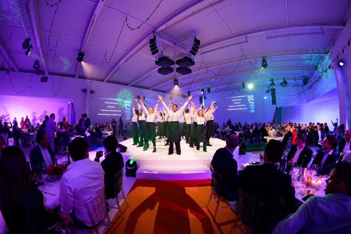 Muziek tijdens zakelijk congres in het Polargebied