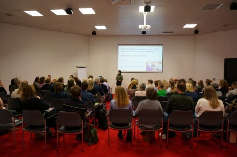 Kracht van vertrouwdheid: Jaarbeurs als gastheer van Geheugenpolidag