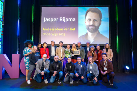 Leraar Jasper Rijpma wint prestigieuze Onderwijs Award op de NOT