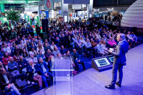 Europa’s eerste mens-robot opent nieuw vakevent Travel & Tech