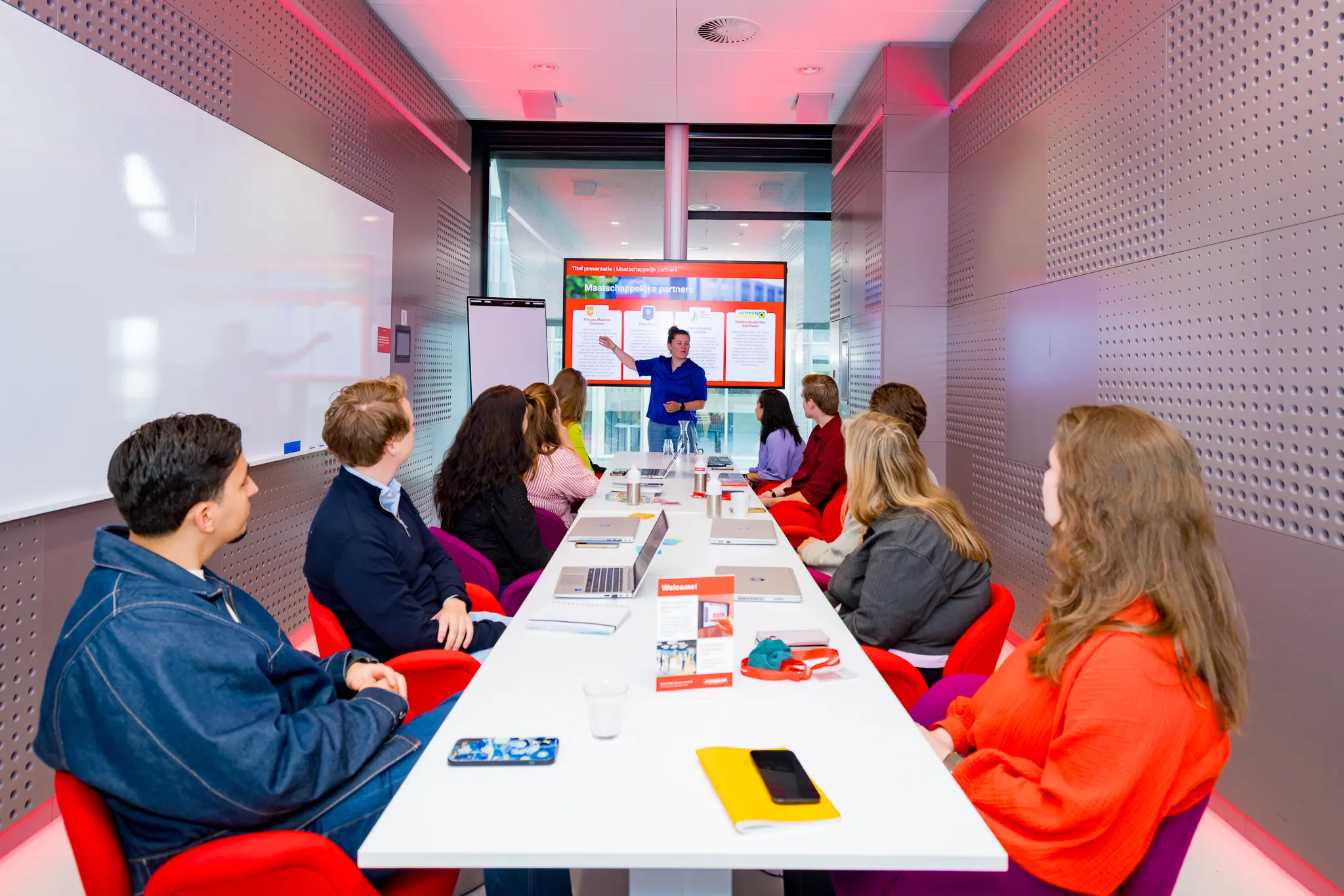 Zakelijke bijeenkomst vergadering bij Vergadercentrum Jaarbeurs MeetUp