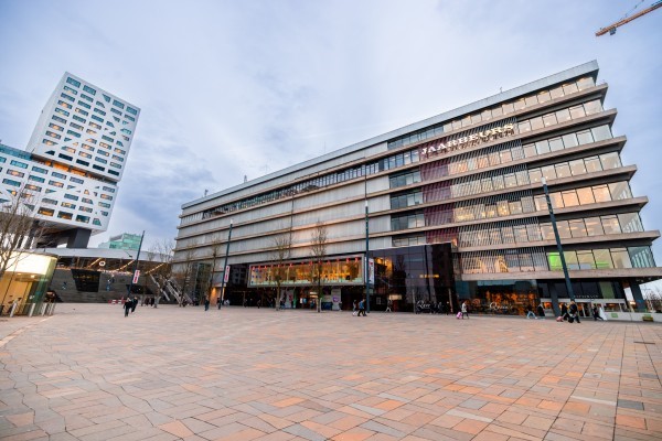 Beatrixgebouw gezien vanaf het Jaarbeursplein