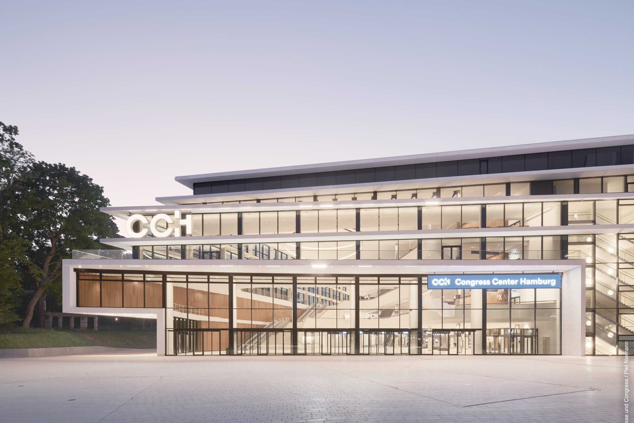 gebouw met veel ramen