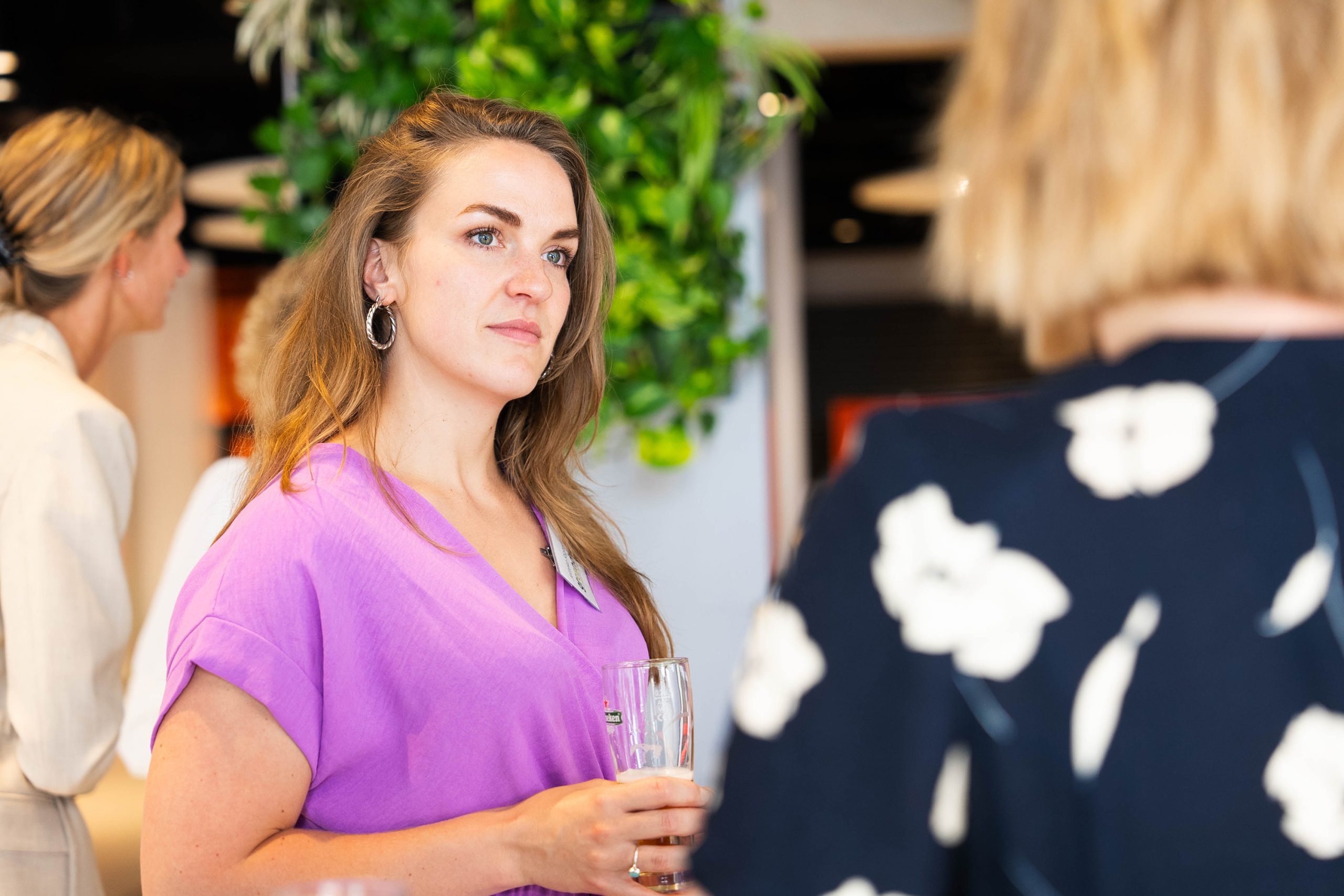 ontmoetingen mensen in vergadercentrum