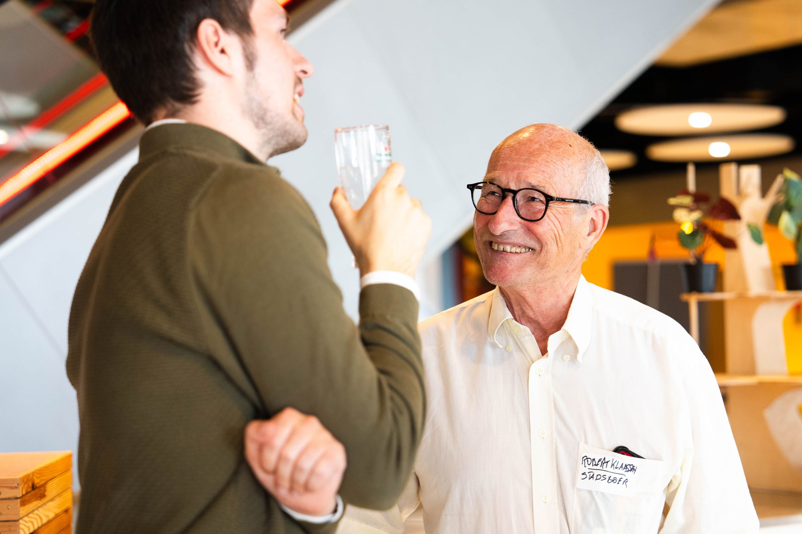 ontmoetingen mensen in vergadercentrum