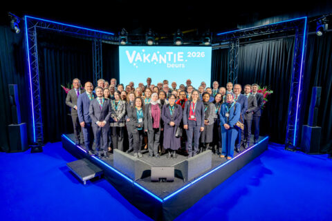 veel mensen op podium