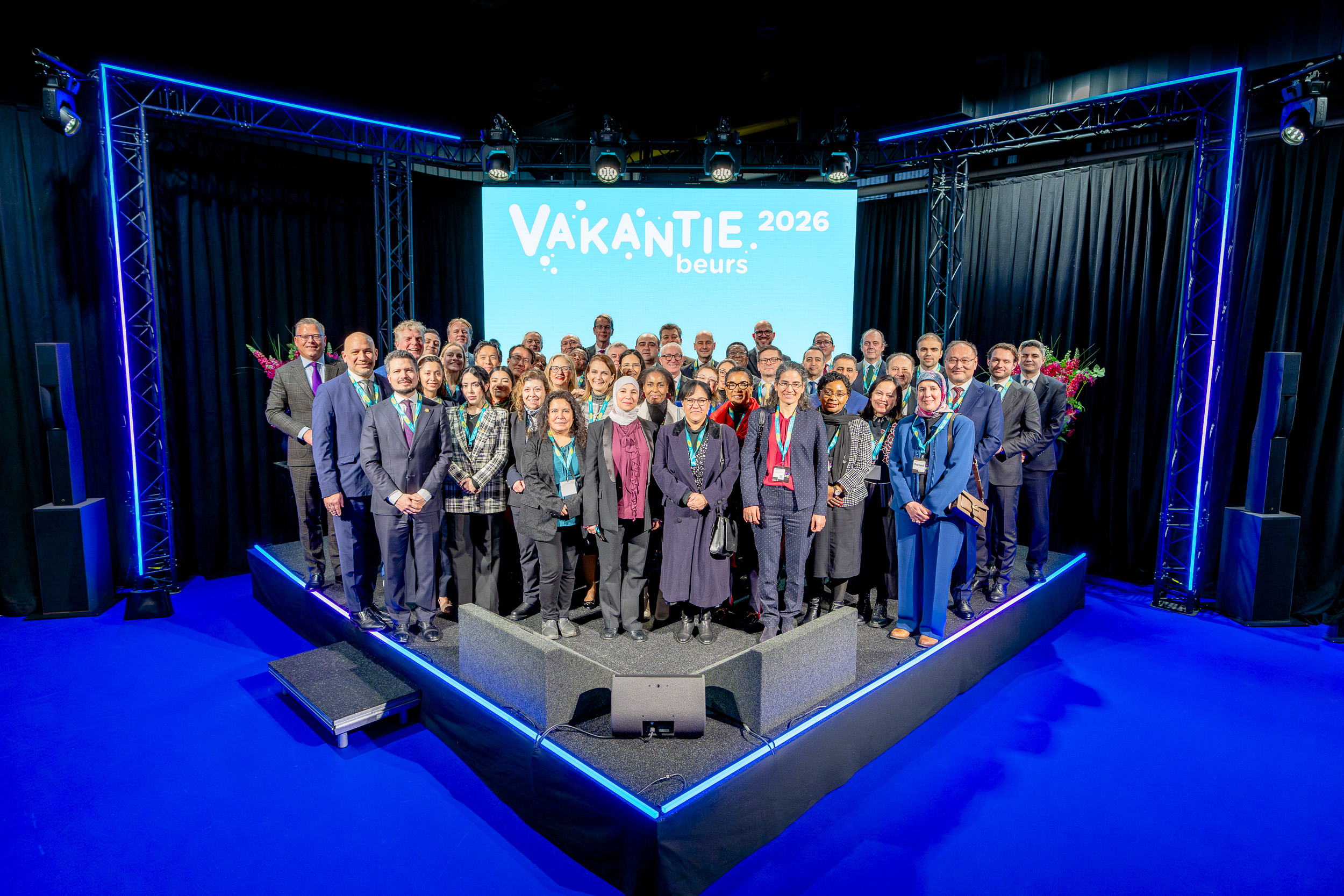 veel mensen op podium